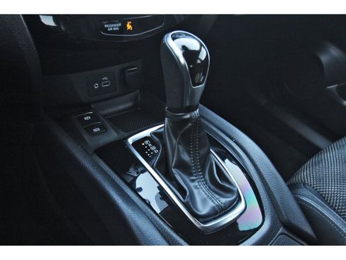 Used 2022 Nissan Rogue Sport SV w/ Technology Package image 29