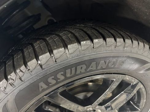 Used 2023 Chevrolet Traverse Premier w/ Redline Edition image 32