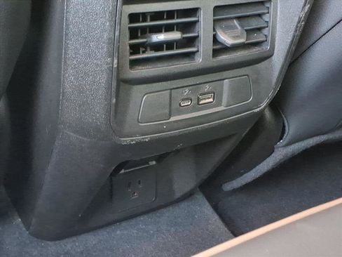 Used 2024 GMC Canyon Denali image 14