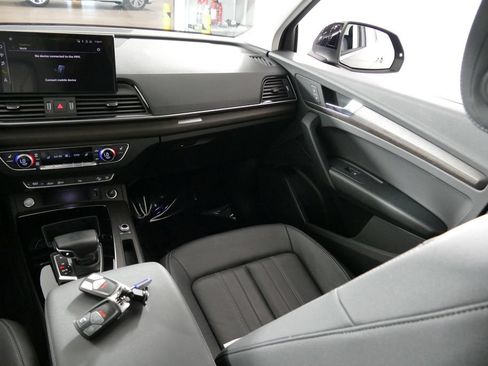 Used 2023 Audi Q5 2.0T Premium w/ Convenience Package AWD/4WD image 25