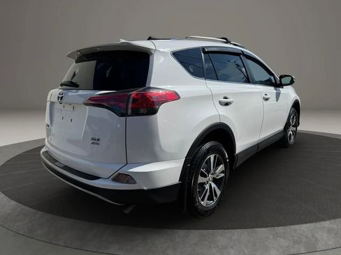 Used 2018 Toyota RAV4 XLE image 5