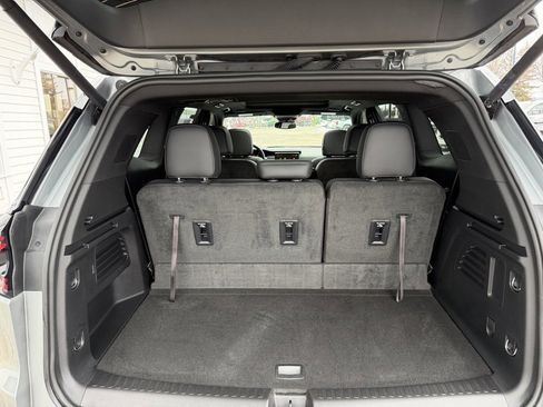 Certified 2024 GMC Acadia AT4 w/ Luxury Package image 9