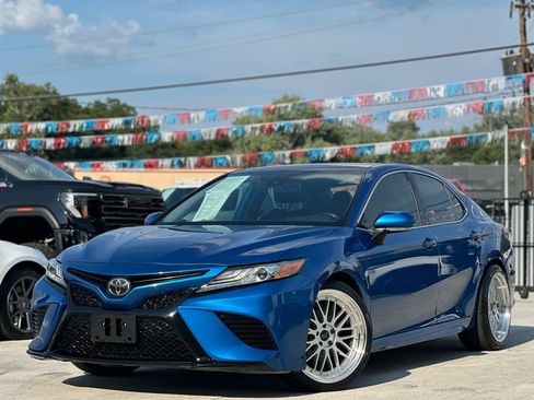 Used 2019 Toyota Camry XSE FWD image 3