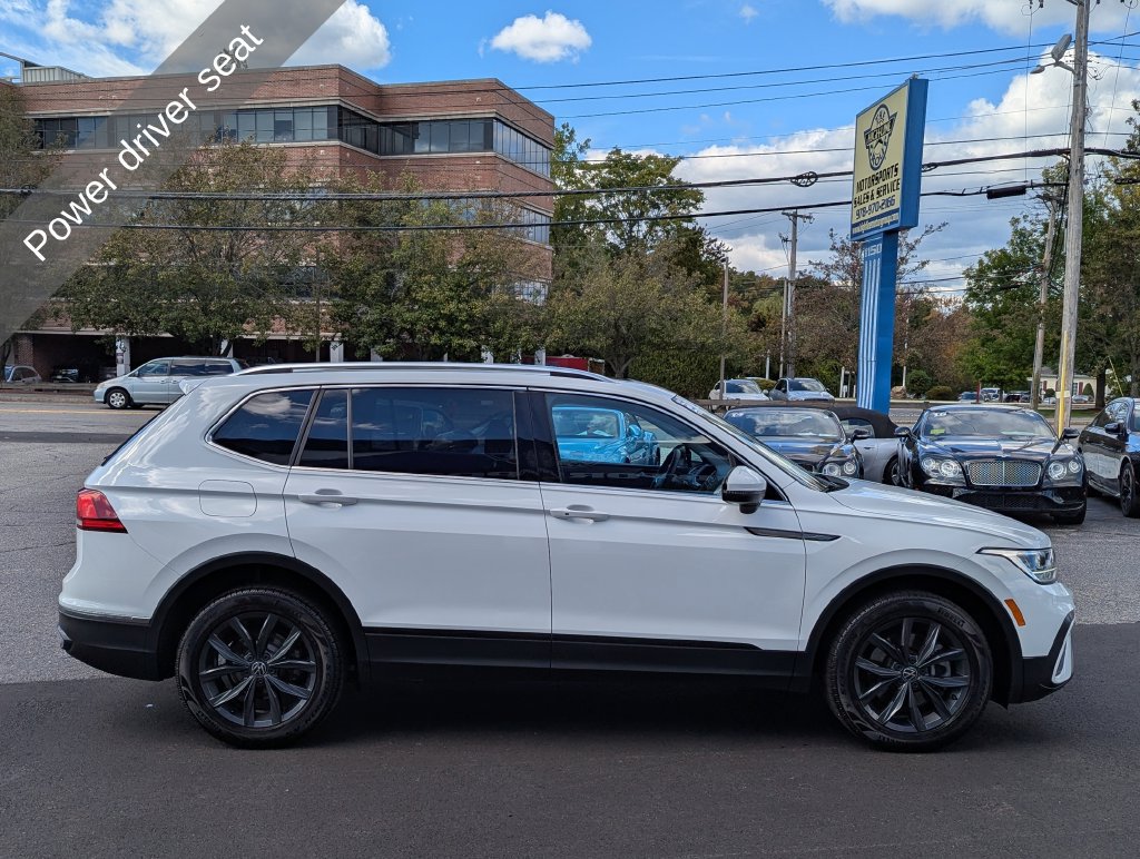 Used 2022 Volkswagen Tiguan SE w/ Panoramic Sunroof Package AWD/4WD image 7