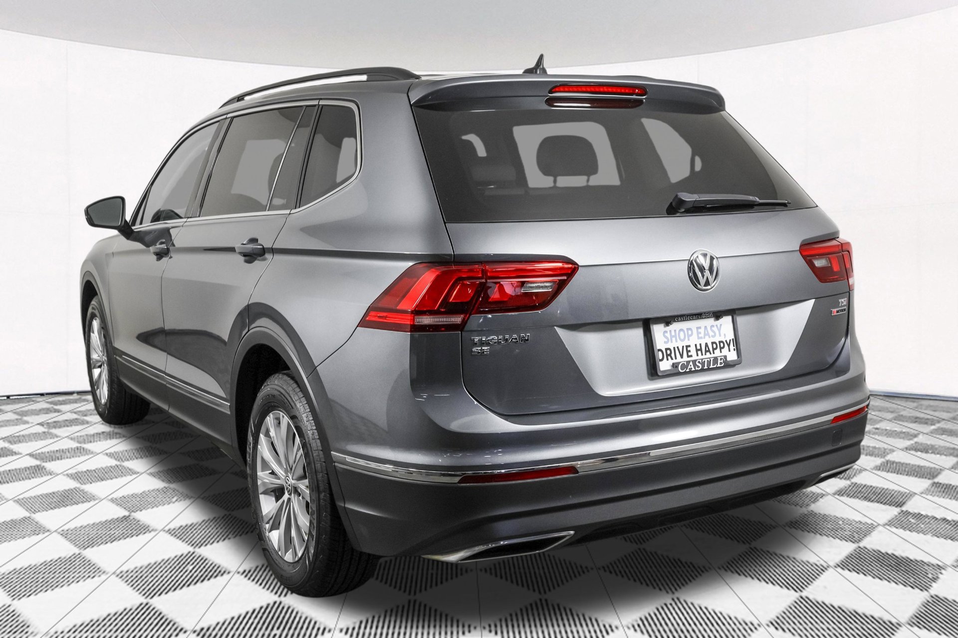 Used 2018 Volkswagen Tiguan SE w/ 3rd Row Seat Package AWD/4WD image 19