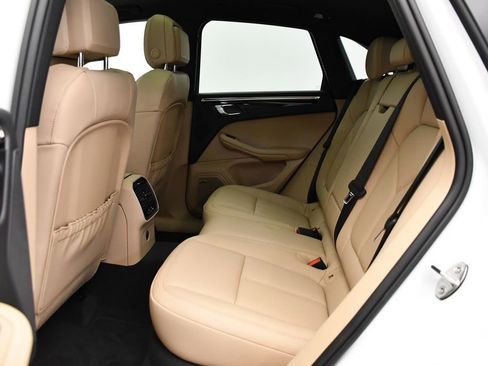 Used 2025 Porsche Macan image 44