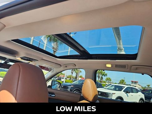 Used 2025 Nissan Pathfinder Platinum w/ Cargo Package image 16