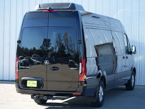 Used 2024 Mercedes-Benz Sprinter 2500 image 50