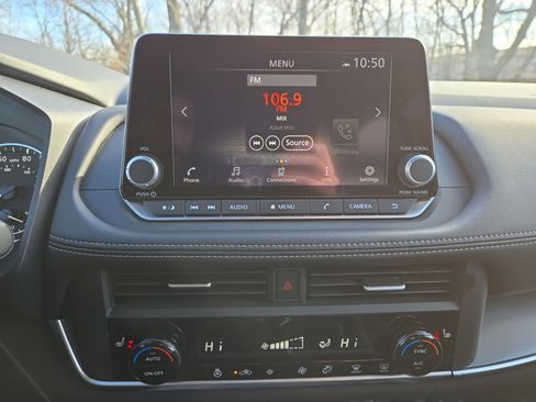 Certified 2025 Nissan Rogue SV w/ SV Premium Package image 20