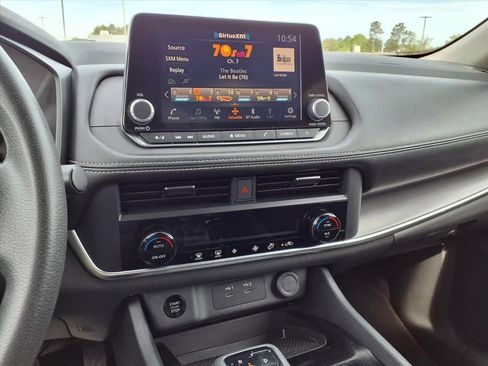 Used 2024 Nissan Rogue SV FWD image 7