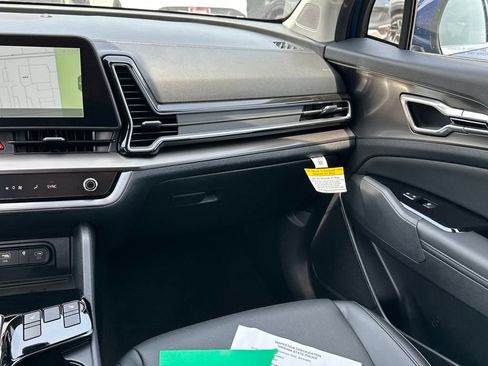 Used 2024 Kia Sportage EX image 12