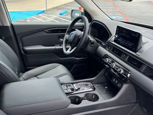 New 2025 Honda Pilot EX-L image 7