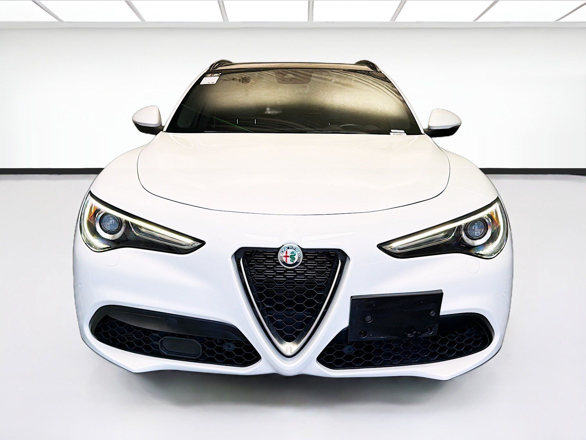 Used 2023 Alfa Romeo Stelvio Ti AWD/4WD image 2