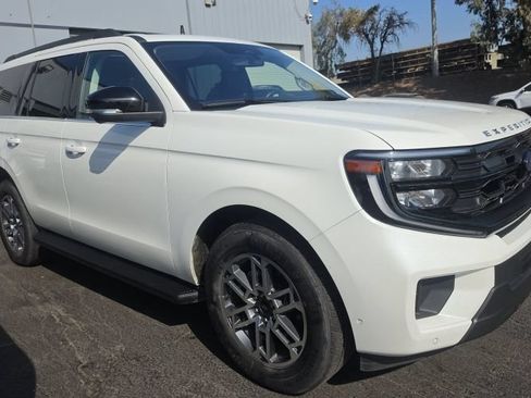 Used 2025 Ford Expedition Active RWD image 4