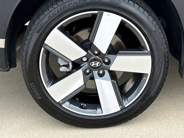 Used 2025 Hyundai Santa Fe Limited FWD image 9