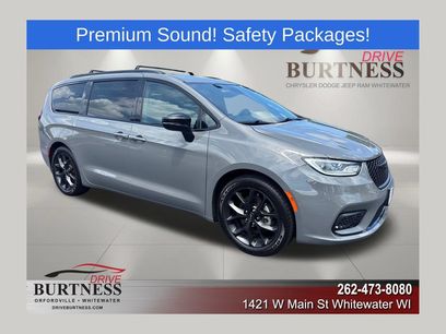 Used 2025 Chrysler Pacifica Limited