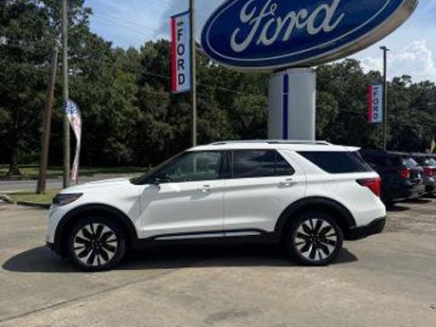 Certified 2025 Ford Explorer Platinum w/ LUX Leather Package AWD/4WD image 3