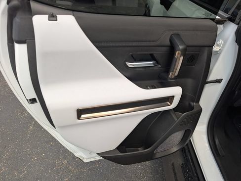 Used 2025 GMC Hummer EV 3X AWD/4WD image 11