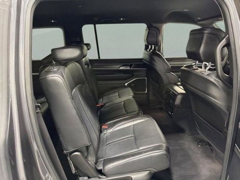 Used 2024 Jeep Wagoneer L Series II w/ Flexible Seating Group AWD/4WD image 28