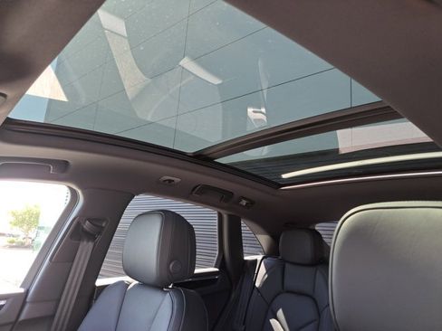 Used 2025 Porsche Macan image 38