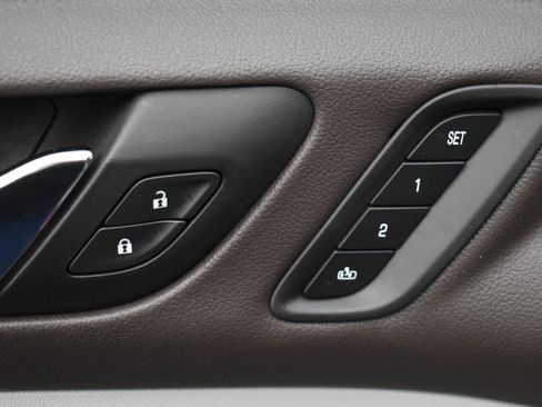 Used 2023 GMC Acadia SLT w/ Technology Package image 13