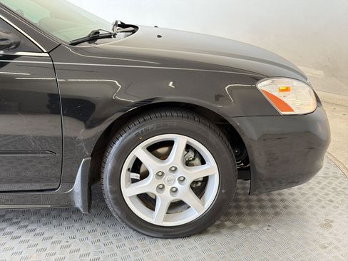 Used 2003 Nissan Altima 3.5 SE image 12