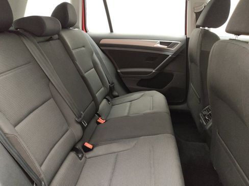 Used 2016 Volkswagen Golf S image 19