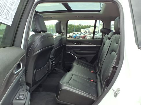Used 2022 Jeep Grand Cherokee Limited AWD/4WD image 11