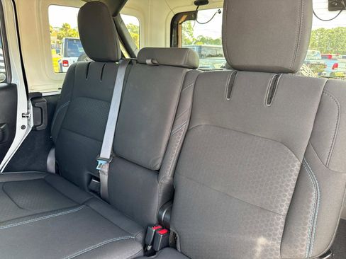 Used 2024 Jeep Wrangler Unlimited Rubicon 4xe image 16