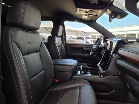 Used 2025 GMC Yukon Denali AWD/4WD image 30