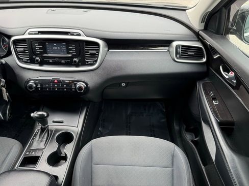 Used 2017 Kia Sorento LX image 22