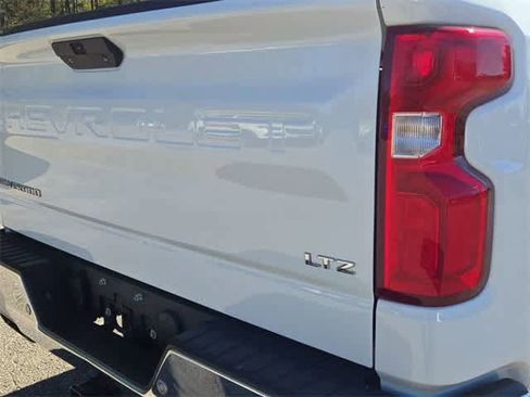 Used 2022 Chevrolet Silverado 1500 LTZ image 12