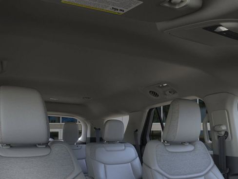 New 2025 Ford Explorer Active w/ Active Comfort Package image 22