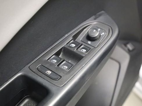 Used 2024 Volkswagen Taos SE FWD image 19