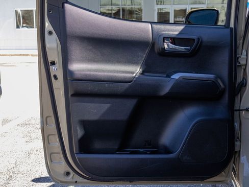 Used 2016 Toyota Tacoma TRD Off-Road w/ Towing Package image 32