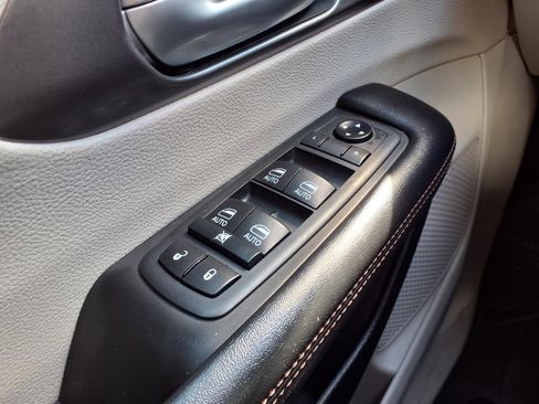 Used 2020 Chrysler Pacifica Touring-L Plus w/ Tire & Wheel Group image 25