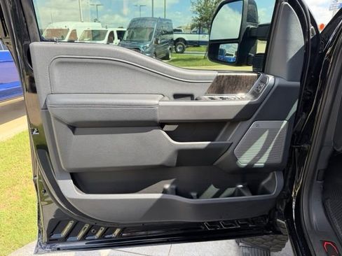 Used 2025 Ford F250 Lariat w/ Lariat Ultimate Package AWD/4WD image 9