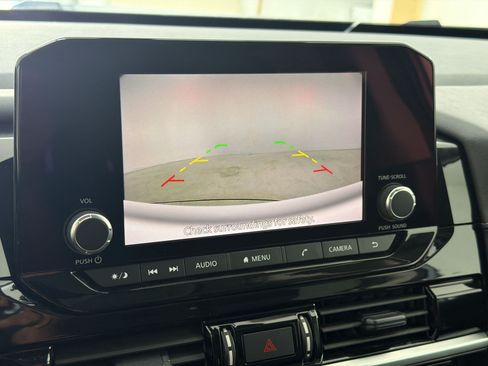 Used 2025 Nissan Pathfinder SV FWD image 18