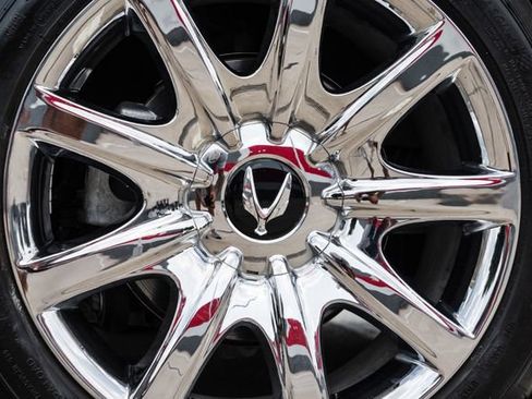 Used 2012 Hyundai Equus Signature RWD image 3