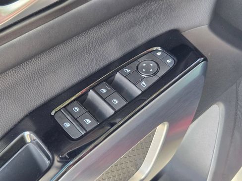 Used 2025 Nissan Pathfinder SL FWD image 20