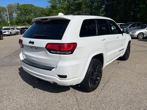 Used 2017 Jeep Grand Cherokee Altitude AWD/4WD image 5