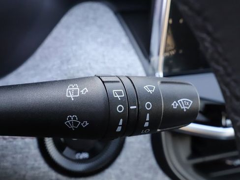 New 2024 Jeep Compass Latitude w/ Sun and Sound Group image 33