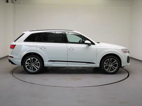 Certified 2025 Audi Q7 2.0T Premium Plus AWD/4WD image 5