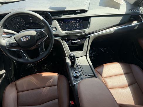 Used 2022 Cadillac XT5 Premium Luxury w/ Technology Package FWD image 10