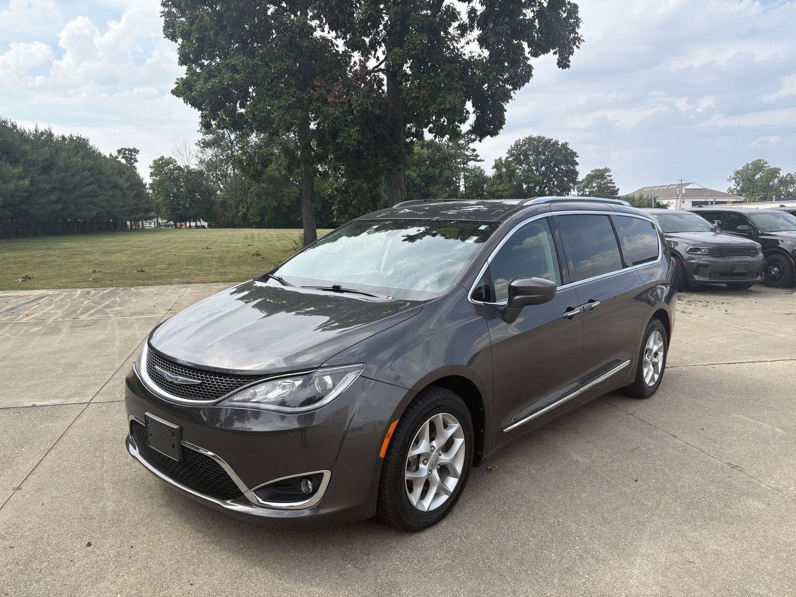 Used 2018 Chrysler Pacifica Touring-L w/ Tire & Wheel Group FWD image 22