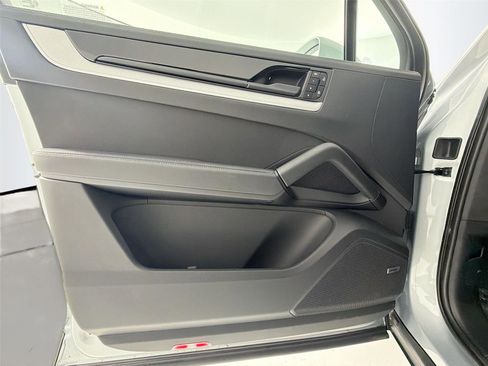 New 2025 Porsche Cayenne Coupe image 6