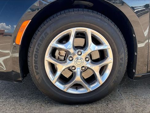 Used 2017 Chrysler Pacifica Limited FWD image 8