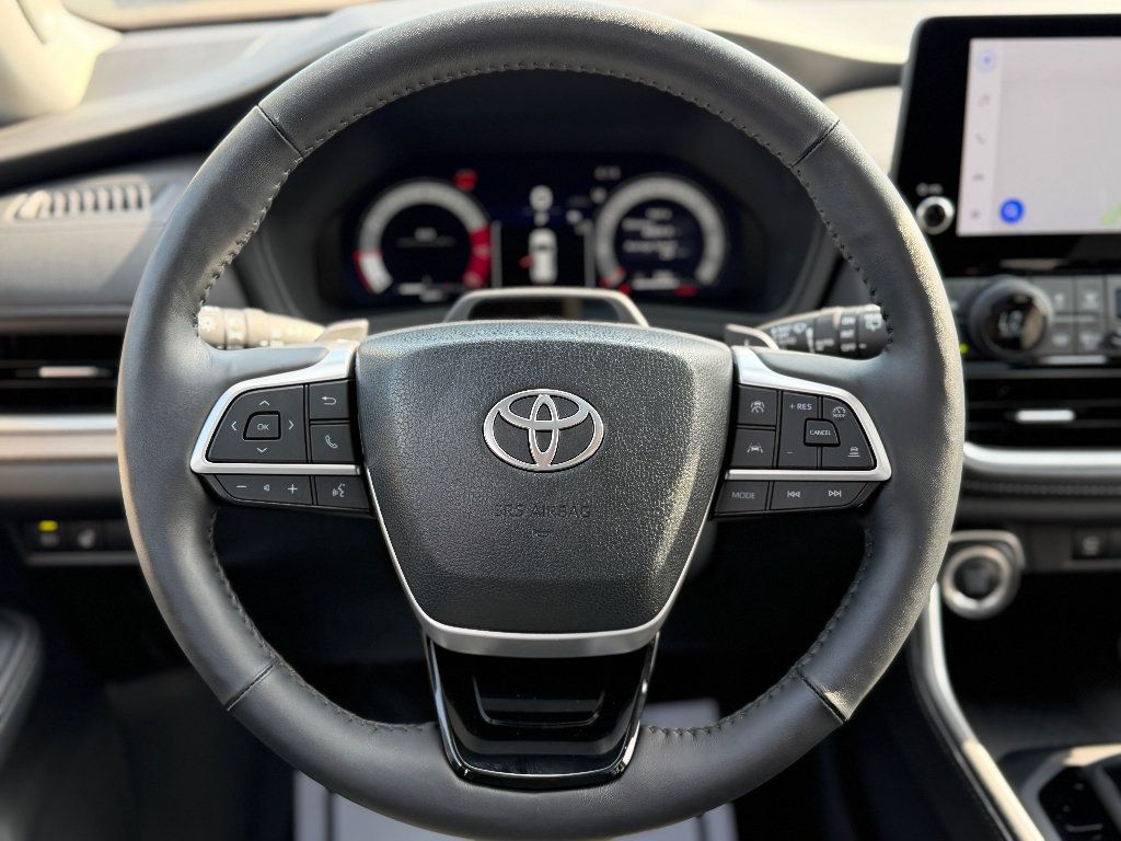 Used 2025 Toyota Grand Highlander AWD image 9