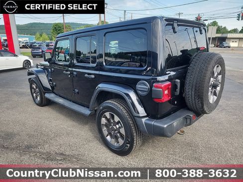 Used 2018 Jeep Wrangler Unlimited Sahara AWD/4WD image 6