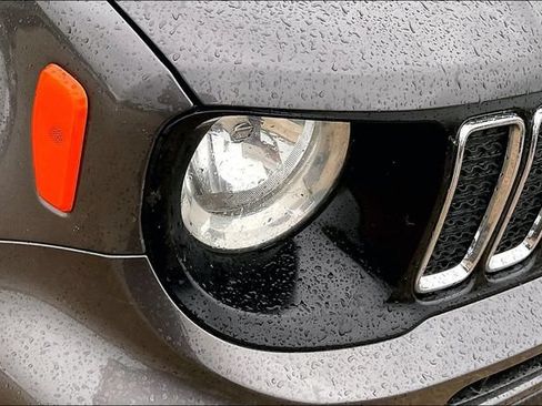 Used 2020 Jeep Renegade Latitude FWD image 30